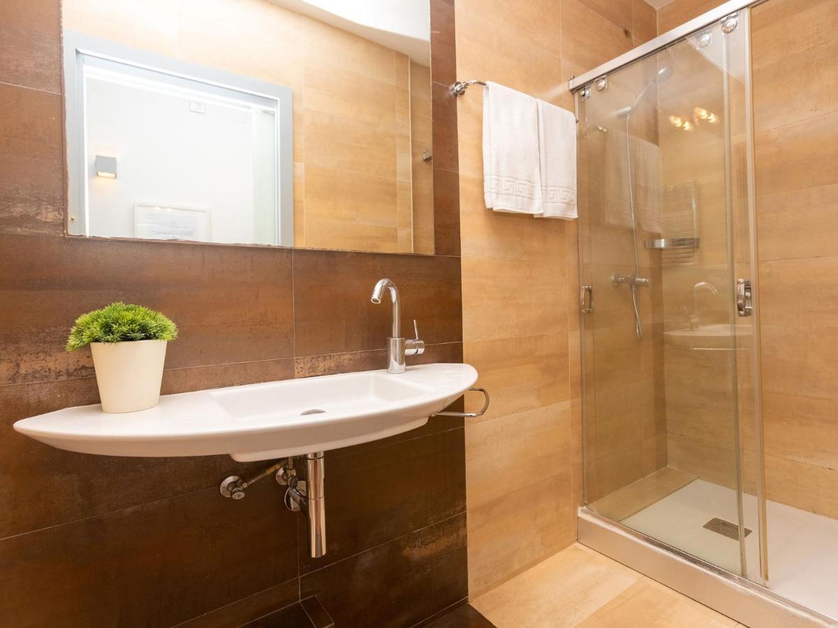Apartment Centro- Passeig De Gracia - Casa Batllo By Interhome Barcelona Eksteriør bilde